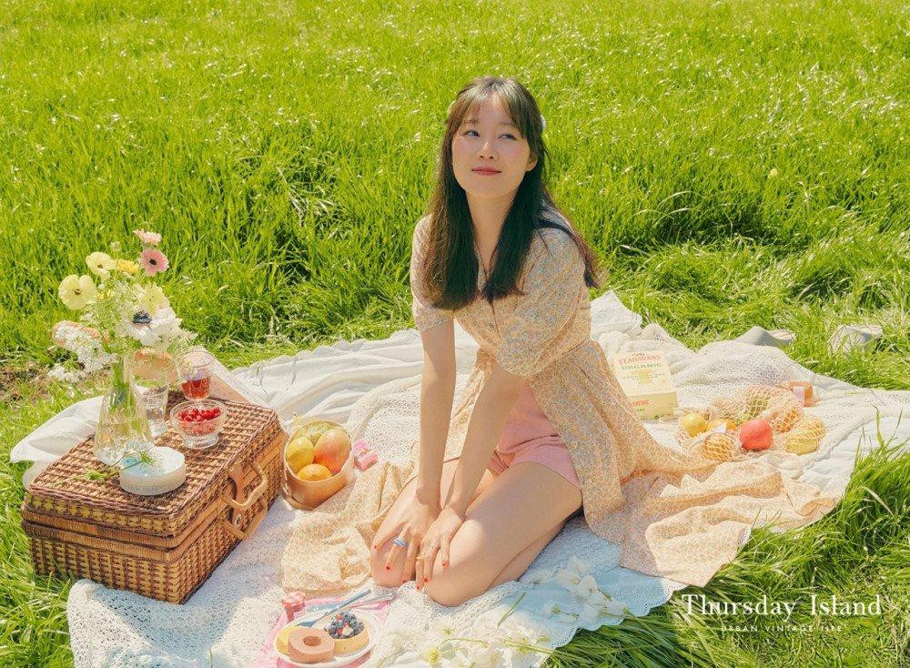 Gong Hyo Jin là một nữ diễn viên được đánh giá cao cả về kỹ năng lẫn tính đại chúng của hình ảnh. Tài năng và vẻ đẹp độc đáo của cô là không thể so sánh, mỗi khi đảm nhận một vai diễn nào đó, nữ diễn viên đều khiến nó trở nên “đậm chất Hyo Jin”. Là một diễn viên được nhận xét có “đôi mắt thần” khi bất cứ kịch bản nào được cô chọn sẽ trở thành “hit”. Gần đây nhất, truyền thông Hàn đưa tin Gong Hyo Jin cũng đang nóng lòng được trở lại với diễn xuất sau thời gian dài nghỉ ngơi và đang xem xét lời đề nghị đóng vai chính trong bộ phim Queen of the Scene của Netflix.