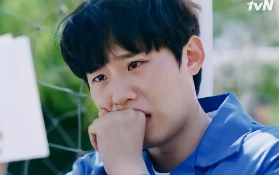 Dù biết Vincenzo chỉ lợi dụng mình nhưng Min Seong đã thật lòng yêu chàng Mafia Ý điển trai. Song Joong Ki và Kim Sung Cheol đã “gây bão” khi cùng diễn một chuyện tình đam mỹ vô cùng đáng yêu trong tập 8 của 'Vincenzo'.