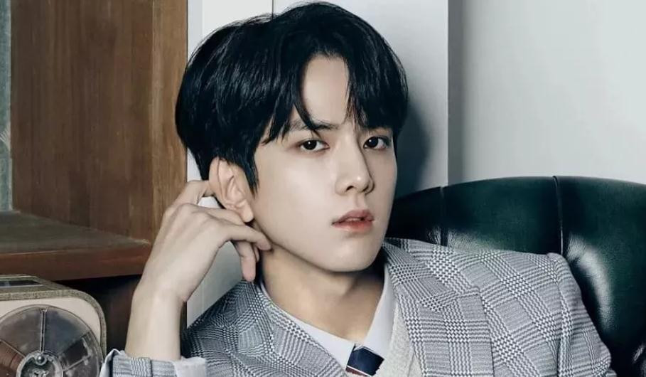 Một trong ba “góc” của “tam giác visual” The Boyz, Younghoon đã gây nên nhiều phẫn nộ khi vô tình đưa cho fan của mình một số điện thoại giả. Một trong ba “góc” của “tam giác visual” The Boyz, Younghoon đã gây nên nhiều phẫn nộ khi vô tình đưa cho fan của mình một số điện thoại giả.