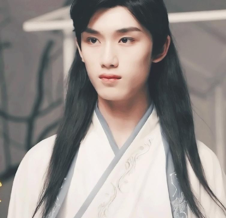 Đinh Trình Hâm trong tạo hình Tạ Liên trước đó đã bị khán giả chê "tan tác" vì không phù hợp và cứ sai sai.