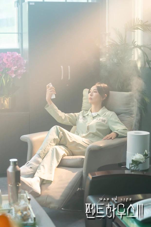 Ác nữ Seo Jin (Kim So Yeon) cũng không đánh mất phong độ với mà giả điên loạn để được ra tù chỉ sau 1 tháng. Tuyến nhân vật mới cũng được tiết lộ vai trò nhiều hơn,, Yoon Hee (Eugene) “thành công” ra tù và hợp tác với Eugene (Lee Ji Ah) chuẩn bị lên kế hoạch trả thù mới. Ác nữ Seo Jin (Kim So Yeon) cũng không đánh mất phong độ với mà giả điên loạn để được ra tù chỉ sau 1 tháng. Tuyến nhân vật mới cũng được tiết lộ vai trò nhiều hơn,, Yoon Hee (Eugene) “thành công” ra tù và hợp tác với Eugene (Lee Ji Ah) chuẩn bị lên kế hoạch trả thù mới.