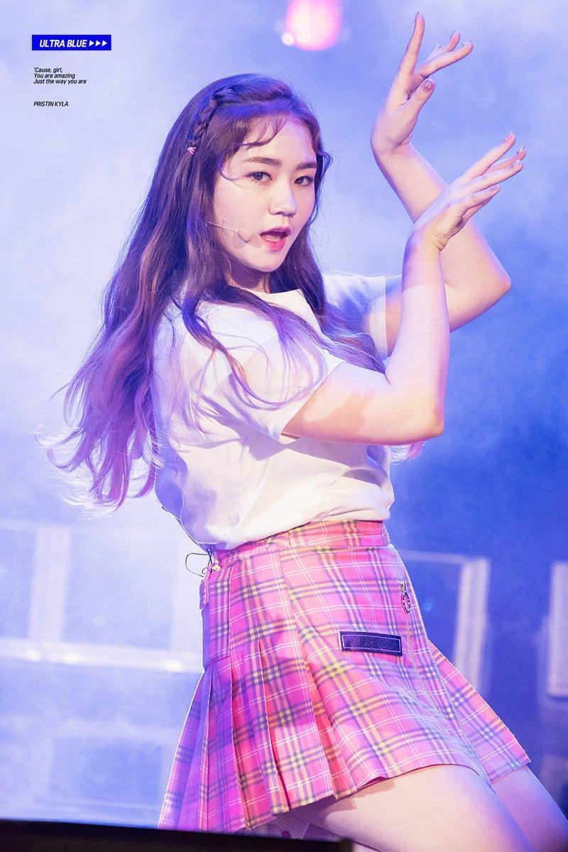 Kyla (PRISTIN) đã từng “bị ném đá” rất nhiều vì ngoại hình “không đạt chuẩn” của mình dẫn đến phải điều trị tâm lý và rời nhóm.