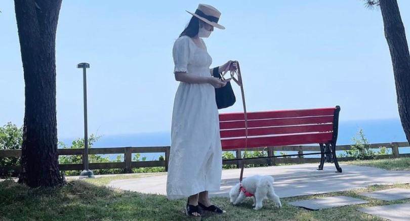 'Nàng dâu mới hot nhất showbiz Hàn' khoe ảnh đi chơi hạnh phúc, 'ngầm' khoe đang có 'tin vui'? ảnh 2