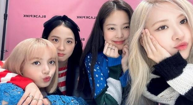 BLACKPINK còn được gọi là “Nhóm nhạc nữ duy nhất phải nhập ngũ” khi thời gian 'đóng băng' hoạt động nhóm của 4 cô nàng bằng thời gian một 'nam thần tượng' thực hiện nghĩa vụ quân sự. BLACKPINK còn được gọi là “Nhóm nhạc nữ duy nhất phải nhập ngũ” khi thời gian 'đóng băng' hoạt động nhóm của 4 cô nàng bằng thời gian một 'nam thần tượng' thực hiện nghĩa vụ quân sự.