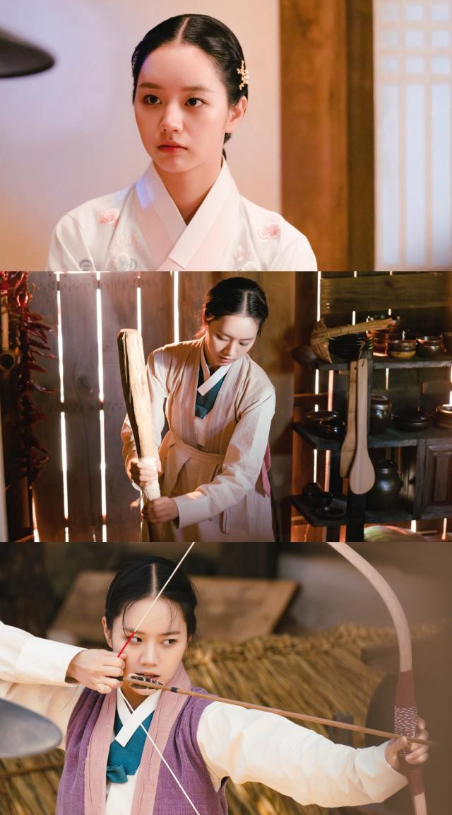 Lee Hye-Ri trong phim When Flowers Bloom, I Think Of The Moon (2021) (Khi hoa nở, tôi nghĩ đến mặt trăng).