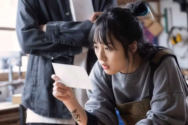 Nữ diễn viên Kim Bo Ra đảm nhận vai Da-hye, người trông chừng nhân vật chính Ji-Woo.