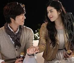 Lee Min Ho cũng sẽ tái hợp với bạn diễn The King: Eternal Monarch (Quân vương bất diệt) của mình, Jung Eun Chae, người sẽ đóng vai Kyunghee trong phim.