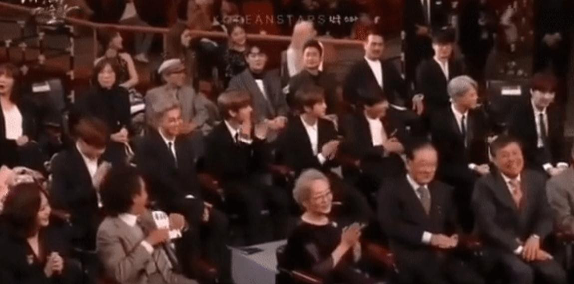 Các thành viên BTS đều vô cùng ngại ngùng và phấn khích. Các thành viên BTS đều vô cùng ngại ngùng và phấn khích.