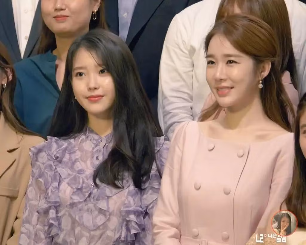 Tình bạn của IU và Yoo In Ah là một trong những mối quan hệ lâu bền nhất K-pop. Tình bạn của IU và Yoo In Ah là một trong những mối quan hệ lâu bền nhất K-pop.