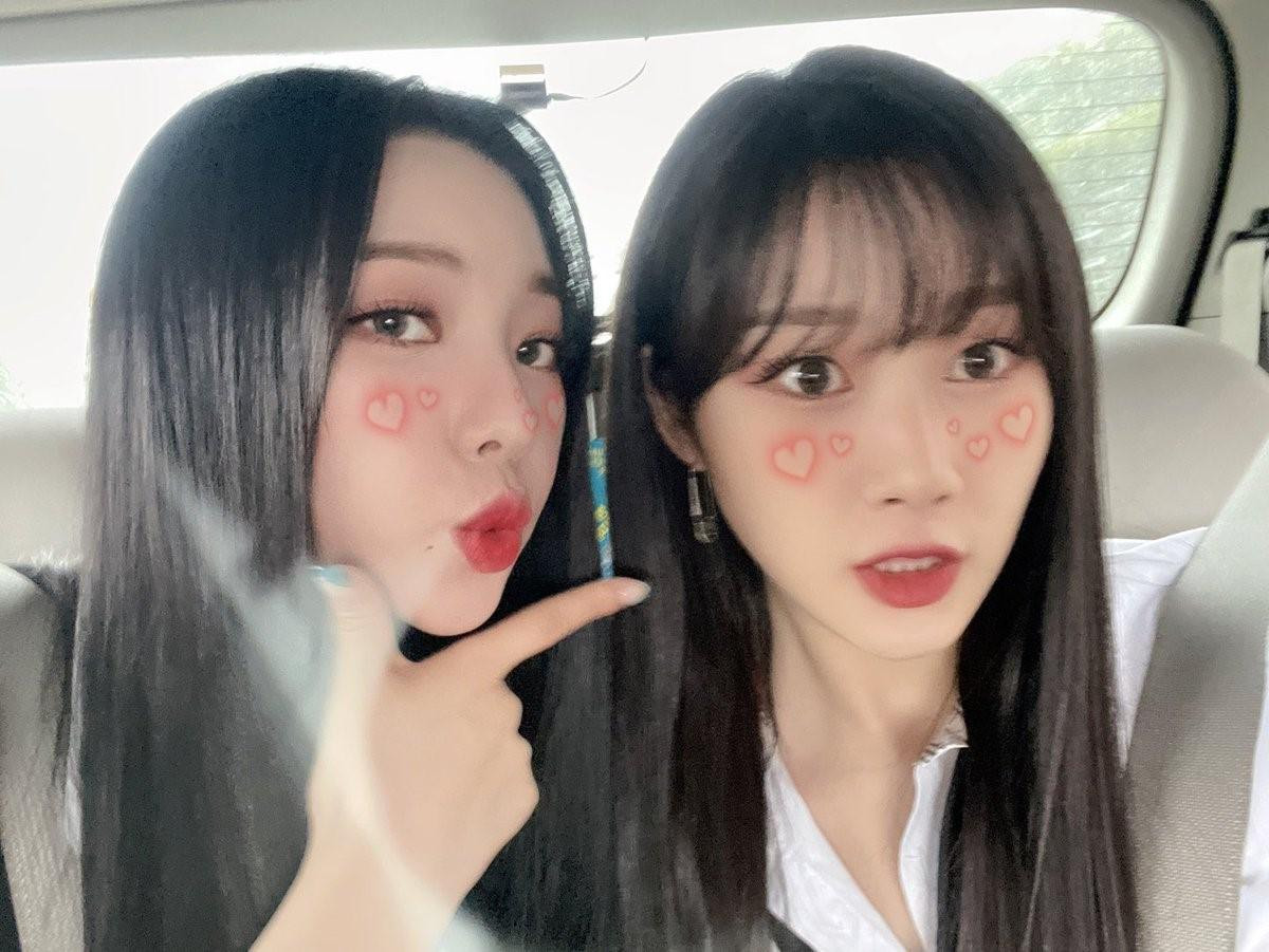 Karina (phải) và Giselle (trái) vượt qua nhiều nghệ sĩ nổi tiếng để lọt Top 10. Karina (phải) và Giselle (trái) vượt qua nhiều nghệ sĩ nổi tiếng để lọt Top 10.