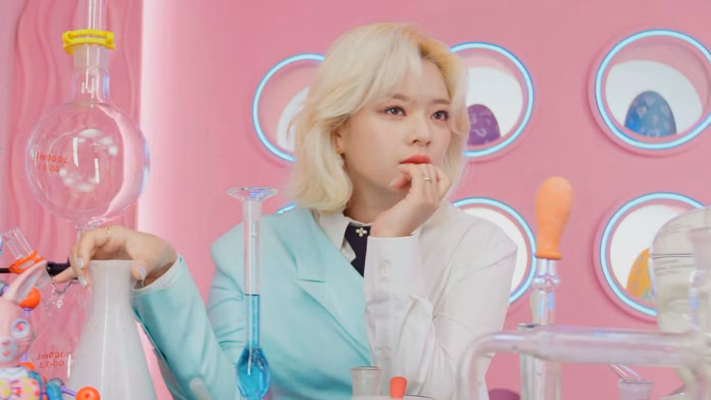 Jeongyeon vẫn tham gia quảng bá ca khúc Scientist.