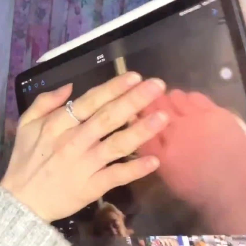 Heejin đã có một buổi phát sóng nho nhỏ để giao lưu với người hâm mộ trên nền tảng V Live.