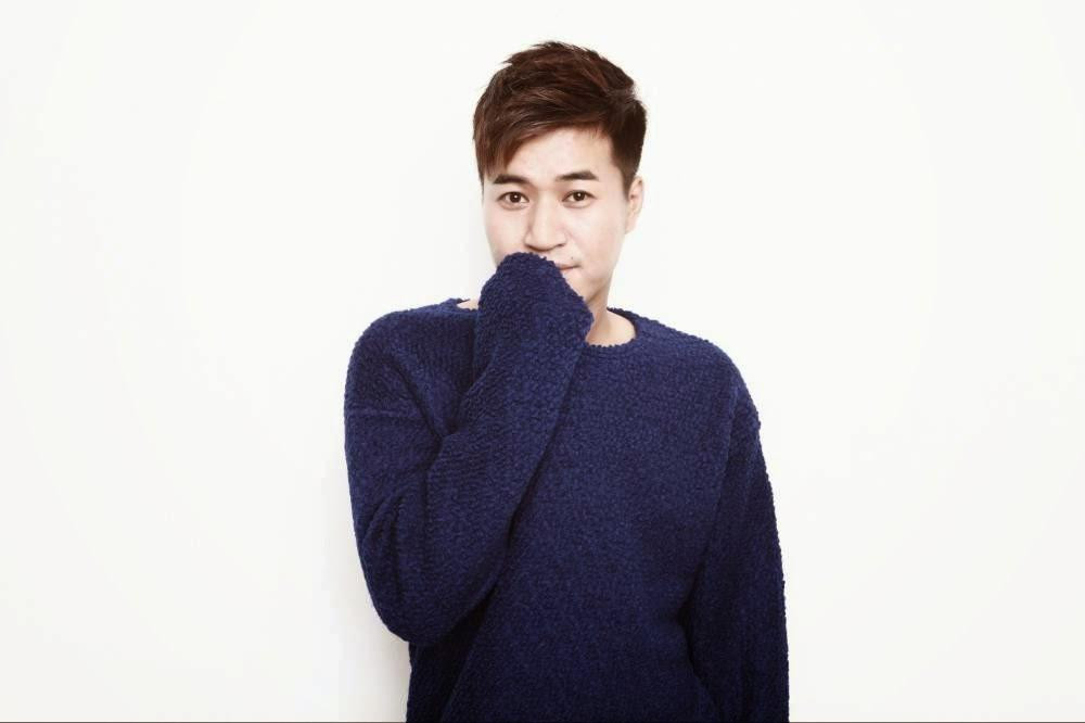 Kim Jong Min cũng “xuất thân” là một thần tượng khi ra mắt trong nhóm nhạc Koyote từ năm 2000. Anh là một gương mặt quen thuộc trên sóng truyền hình khi tham gia rất nhiều các chương trình thực tế nổi tiếng như: 2 Days & 1 Night, Those Who Cross the Line, Busted!, Hangout with Yoo,… Kim Jong Min cũng “xuất thân” là một thần tượng khi ra mắt trong nhóm nhạc Koyote từ năm 2000. Anh là một gương mặt quen thuộc trên sóng truyền hình khi tham gia rất nhiều các chương trình thực tế nổi tiếng như: 2 Days & 1 Night, Those Who Cross the Line, Busted!, Hangout with Yoo,…