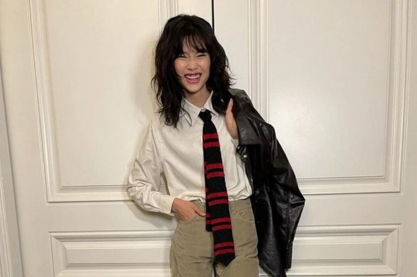 Ngay cả người bạn của Ho Yeon, diễn viên Park Ju Hyun cũng rất "sốc" trước tình trạng của cô: “Bạn của tôi ơi, cậu đang có ý định chỉ còn lại bộ xương thôi sao? Hãy ăn uống đầy đủ nhé!”.