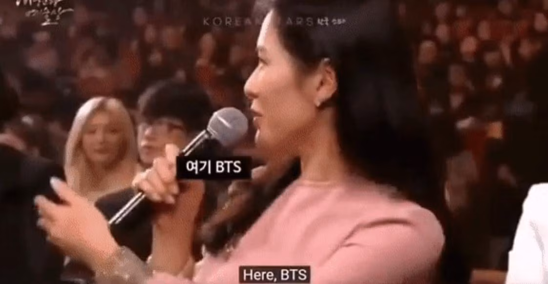 Nữ diễn viên không ngần ngại chọn BTS là đàn em mà mình muốn 'mua cơm nuôi lớn'. Nữ diễn viên không ngần ngại chọn BTS là đàn em mà mình muốn 'mua cơm nuôi lớn'.