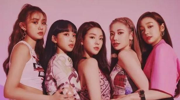 Đội hình nguyên gốc của Secret Number gồm 5 thành viên: Lea, Soodam, Jinny, Dita và Denise ra mắt vào 19/5/2020. Nhóm có 5 người nhưng lại mang 4 quốc tịch khác nhau là Hàn Quốc, Mỹ, Nhật Bản và Indonesia. Đây chính là nét độc đáo của nhóm. Ca khúc ra mắt Who Dis? đạt được hơn 13 triệu lượt xem chỉ sau vài tuần ra mắt, đây là một thành công không ngờ của một nhóm nữ 'tân binh' đến từ công ty nhỏ. Đội hình nguyên gốc của Secret Number gồm 5 thành viên: Lea, Soodam, Jinny, Dita và Denise ra mắt vào 19/5/2020. Nhóm có 5 người nhưng lại mang 4 quốc tịch khác nhau là Hàn Quốc, Mỹ, Nhật Bản và Indonesia. Đây chính là nét độc đáo của nhóm. Ca khúc ra mắt Who Dis? đạt được hơn 13 triệu lượt xem chỉ sau vài tuần ra mắt, đây là một thành công không ngờ của một nhóm nữ 'tân binh' đến từ công ty nhỏ.