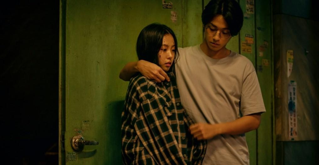 Lee Do Hyun và Go Min Si trong phim Sweet Home.