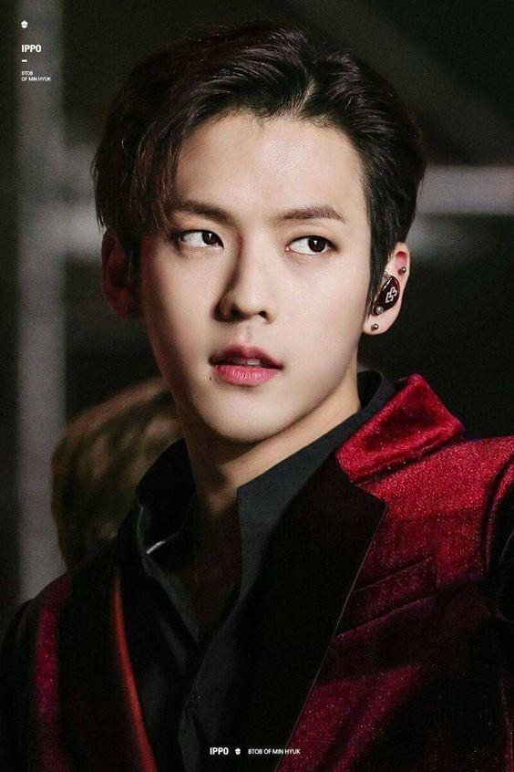 Trước Hani, Minhyuk (BTOB) cũng đã xác nhận mắc COVID – 19.
