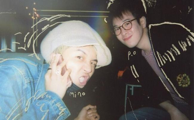 Trở thành bạn thân với nhau từ khi còn nhỏ, mọi bước ngoặt lớn trong cuộc đời của P.O và Song Mino đều có đối phương đồng hành. Cả hai trờ thành một “cặp bài trùng” vô cùng nổi tiếng trong showbiz Hàn đầy rẫy phức tạp nhờ tình bạn lâu bền và khả năng “tung hứng” vô cùng hài hòa mỗi khi xuất hiện cùng nhau. Trở thành bạn thân với nhau từ khi còn nhỏ, mọi bước ngoặt lớn trong cuộc đời của P.O và Song Mino đều có đối phương đồng hành. Cả hai trờ thành một “cặp bài trùng” vô cùng nổi tiếng trong showbiz Hàn đầy rẫy phức tạp nhờ tình bạn lâu bền và khả năng “tung hứng” vô cùng hài hòa mỗi khi xuất hiện cùng nhau.