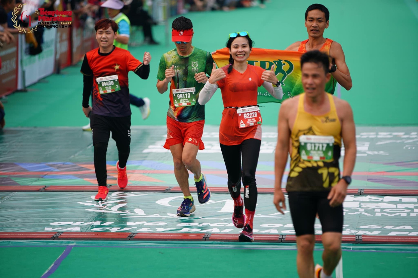 Ngọc Anh: &quot; Bước vào giải đấu khốc liệt TPM 2023, mình đã tự hứa với lòng rằng bằng mọi giá sẽ được xướng tên lên bục. Mục tiêu của mình lúc đầu chỉ là lọt Top 3 giải lứa tuổi thôi, và các coach đang hướng dẫn trực tiếp của của mình cả trong Trail và Road đều kỳ vọng và dự tính như vậy vì mình đang chấn thương nên thành tích cao hơn có thể sẽ khó. Thật may mắn đôi chân dường như thấu hiểu chủ, đến giờ mình vẫn không thể tin là đã vừa chiến thắng cung đường được đánh giá là thách thức bậc nhất trong các giải của TPM. Mình đã có pr mới cho bản thân và vượt xa mục tiêu ngoài mong đợi. Thật sự là nhờ vào may mắn, nhờ vào những cố gắng của bản thân và sự hướng dẫn tận tình của các coach mình mới có được kết quả đó&quot;.