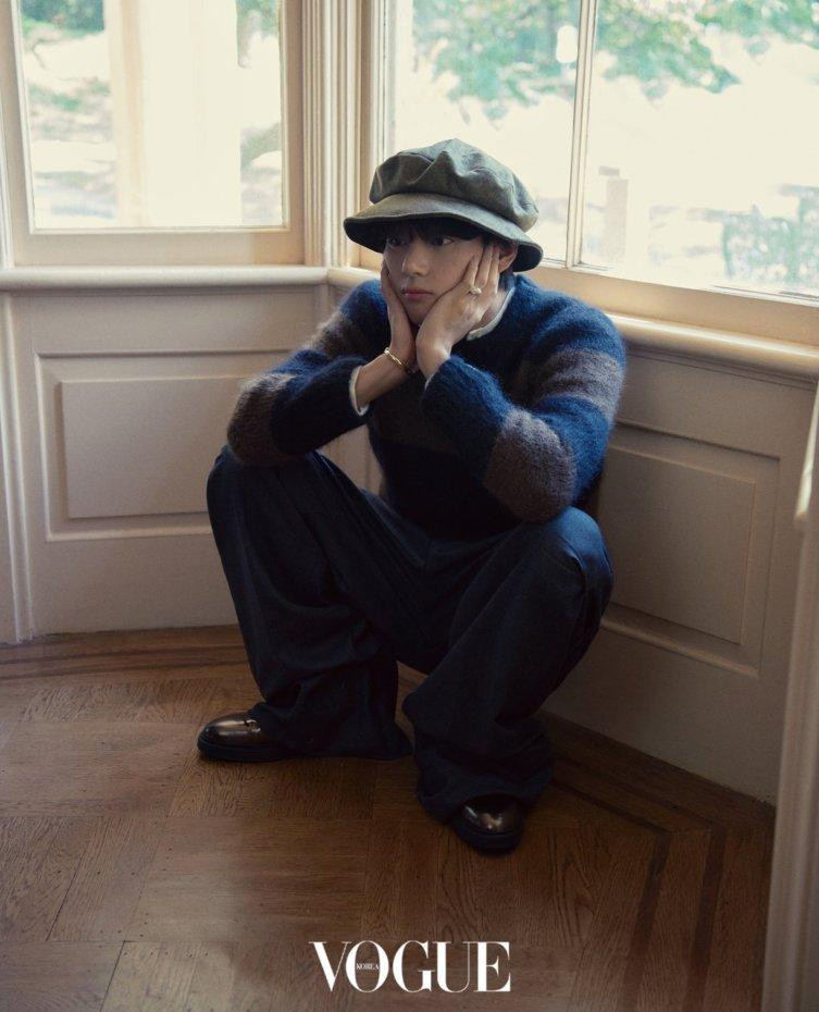 Theo dữ liệu tích lũy của Google Xu hướng, V là "người châu Á được tìm kiếm nhiều nhất trên Google" trong nửa đầu năm 2022. Rất khó để liệt kê tất cả các tài liệu giải thích giá trị thương hiệu của V. Trang Wikipedia về V lần đầu tiên vượt mốc 10 triệu lượt xem với tư cách là một nghệ sĩ K-pop. Tài khoản Instagram của V cũng thu hút 50 triệu người theo dõi trong khoảng thời gian ngắn nhất trong số những người dùng trên khắp thế giới. Các viện nghiên cứu đánh giá tài khoản Instagram của V có giá trị quảng cáo cao nhất, kể cả so với các ngôi sao Hollywood.