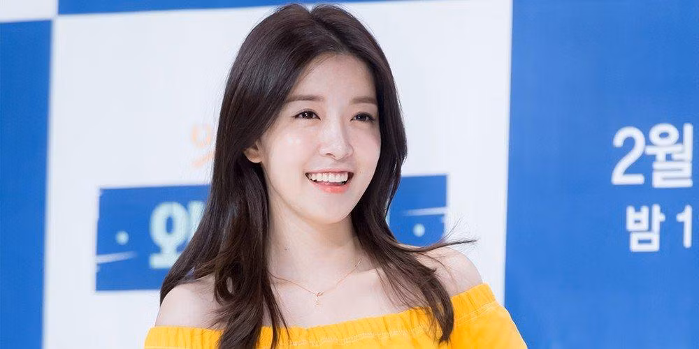 Jung In Sun sẽ đóng vai In Yoon Joo ấm áp. Với tài ăn nói bẩm sinh và tính cách thân thiện, cô làm hướng dẫn viên du lịch cho những người già neo đơn để thực hiện mơ ước mua được một ngôi nhà cho riêng mình. Tuy nhiên, cuộc đời cô thay đổi 180 độ sau khi gặp phải một tai nạn bất ngờ, và cuối cùng trở thành bác sĩ “giả” chuyển đến sống tại ký túc xá của ban nhạc LUNA để chữa bệnh cho một thành viên. In Yoon Joo bắt đầu một cuộc sống mới với 5 chàng trai và sẽ có những rung động thầm lặng xuất hiện.
