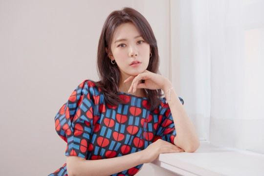 Khoảng 10 giờ tối 18/5, Lizzy đã điều khiển phương tiện trong khu vực Cheongdam thuộc quận Gangnam ở Seoul và xảy ra va chạm với một xe taxi. Rất may mắn rằng không có thương vong về người sau vụ va chạm. Cảnh sát đã ngay lập tức có mặt tại hiện trường, nồng độ cồn đo được trong máu của nữ thần tượng chạm ngưỡng đủ điều kiện tước bằng lái xe. Khoảng 10 giờ tối 18/5, Lizzy đã điều khiển phương tiện trong khu vực Cheongdam thuộc quận Gangnam ở Seoul và xảy ra va chạm với một xe taxi. Rất may mắn rằng không có thương vong về người sau vụ va chạm. Cảnh sát đã ngay lập tức có mặt tại hiện trường, nồng độ cồn đo được trong máu của nữ thần tượng chạm ngưỡng đủ điều kiện tước bằng lái xe.