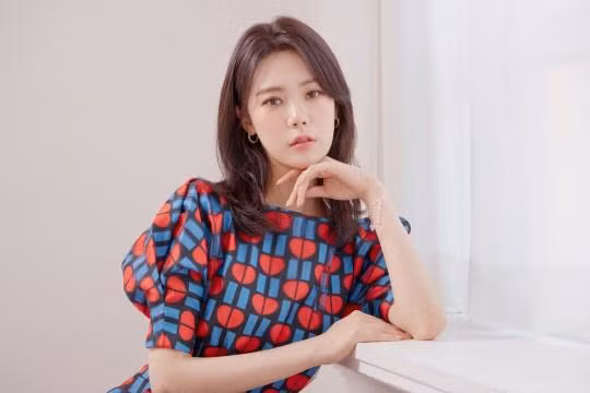 Khoảng 10 giờ tối 18/5, Lizzy đã điều khiển phương tiện trong khu vực Cheongdam thuộc quận Gangnam ở Seoul và xảy ra va chạm với một xe taxi. Rất may mắn rằng không có thương vong về người sau vụ va chạm. Cảnh sát đã ngay lập tức có mặt tại hiện trường, nồng độ cồn đo được trong máu của nữ thần tượng chạm ngưỡng đủ điều kiện tước bằng lái xe.