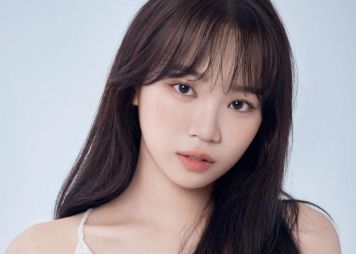 Chaewon 'mất tích' suốt 5 tháng qua. Chaewon 'mất tích' suốt 5 tháng qua.