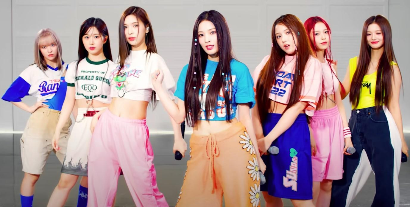 Một pha phối đồ “đi vào lòng đất” của stylist dành cho NMIXX.