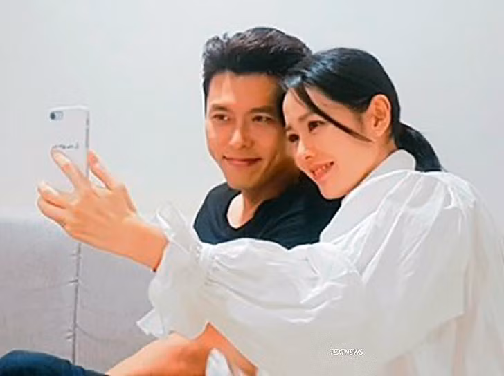 Son Ye Jin sắp trở thành “vợ người ta” rồi nên chỉ chọn phim “cặp kè” với hội chị em bạn dì thôi. Son Ye Jin sắp trở thành “vợ người ta” rồi nên chỉ chọn phim “cặp kè” với hội chị em bạn dì thôi.