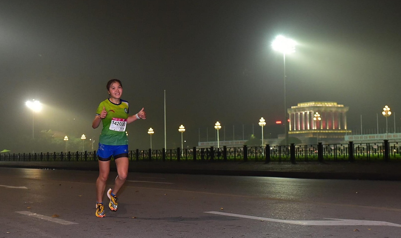 Nông Chang thường tập luyện vào buổi sáng sớm và chiều tối. Để có thể hoàn thành mọi việc thuận lợi nhất, Chang tự tạo cho mình thời gian biểu trong tuần. Lịch học của cô cũng khá dày, ngoài học trên trường, còn học thêm tiếng Anh tại trung tâm và thực tập vào những buổi không đi học, nhưng vì sắp xếp thời gian biểu phù hợp nên Nông Chang vẫn có thể cân bằng mọi thứ. Việc chạy mỗi ngày, theo Chang, giúp tinh thần thoải mái hơn và luôn tràn đầy năng lượng. Tính đến nay Chang đã sở hữu bộ sưu tập giải Nhất, Nhì, Ba... ở các cự ly FM, HM... ở 15 giải chạy phong trào có tiếng như Vietnam International Half Marathon 2023, Dấu ấn di sản marathon Tràng An, Vnexpress Marathon HCM city midnight.... Nông Chang thường tập luyện vào buổi sáng sớm và chiều tối. Để có thể hoàn thành mọi việc thuận lợi nhất, Chang tự tạo cho mình thời gian biểu trong tuần. Lịch học của cô cũng khá dày, ngoài học trên trường, còn học thêm tiếng Anh tại trung tâm và thực tập vào những buổi không đi học, nhưng vì sắp xếp thời gian biểu phù hợp nên Nông Chang vẫn có thể cân bằng mọi thứ. Việc chạy mỗi ngày, theo Chang, giúp tinh thần thoải mái hơn và luôn tràn đầy năng lượng. Tính đến nay Chang đã sở hữu bộ sưu tập giải Nhất, Nhì, Ba... ở các cự ly FM, HM... ở 15 giải chạy phong trào có tiếng như Vietnam International Half Marathon 2023, Dấu ấn di sản marathon Tràng An, Vnexpress Marathon HCM city midnight....