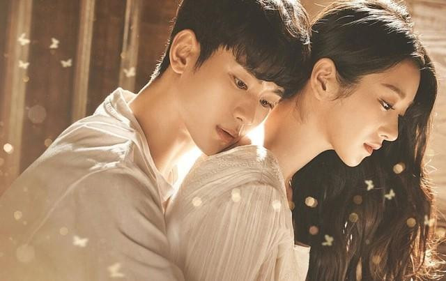 Một bức ảnh kết hợp giữa Seo Ye Ji và Kim Soo Hyun khiến người xem phải sửng sốt vì những điểm giống nhau đến kỳ lạ của họ.