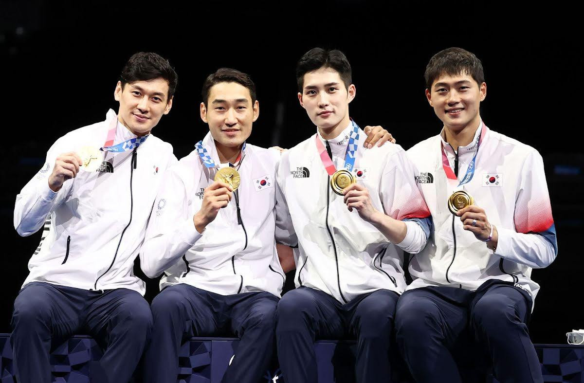 Đội đấu kiếm nam của Hàn Quốc — hay còn được gọi là “Avengers”, kể từ trận đấu làm nên lịch sử của họ tại 'Thế vận hội Olympic Tokyo 2020'. Bao gồm các vận động viên: Kim Jung Hwan, Gu Bon Gil, Kim Jun Ho và Oh Sang Uk. Đội đấu kiếm nam của Hàn Quốc — hay còn được gọi là “Avengers”, kể từ trận đấu làm nên lịch sử của họ tại 'Thế vận hội Olympic Tokyo 2020'. Bao gồm các vận động viên: Kim Jung Hwan, Gu Bon Gil, Kim Jun Ho và Oh Sang Uk.