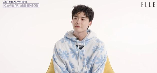 “Tôi đã luôn mơ ước về một gia đình nhỏ của riêng mình từ rất lâu rồi. Dành cho người vợ tương lai của tôi, tôi muốn học nấu ăn hoặc cách mát xa. Tôi cũng tin rằng mình có thể học được những bài học quý giá để tạo dựng một gia đình hạnh phúc trong tương lai ở những lớp học như vậy”, Lee Jong Suk nói. “Tôi đã luôn mơ ước về một gia đình nhỏ của riêng mình từ rất lâu rồi. Dành cho người vợ tương lai của tôi, tôi muốn học nấu ăn hoặc cách mát xa. Tôi cũng tin rằng mình có thể học được những bài học quý giá để tạo dựng một gia đình hạnh phúc trong tương lai ở những lớp học như vậy”, Lee Jong Suk nói.