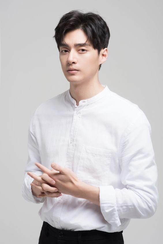 Kim Joon là thành viên đầu tiên của nhóm F4 trong Boys Over Flowers một thời, kết hôn vào năm 2015 và có con đầu lòng vào năm 2018. Kim Joon là thành viên đầu tiên của nhóm F4 trong Boys Over Flowers một thời, kết hôn vào năm 2015 và có con đầu lòng vào năm 2018.