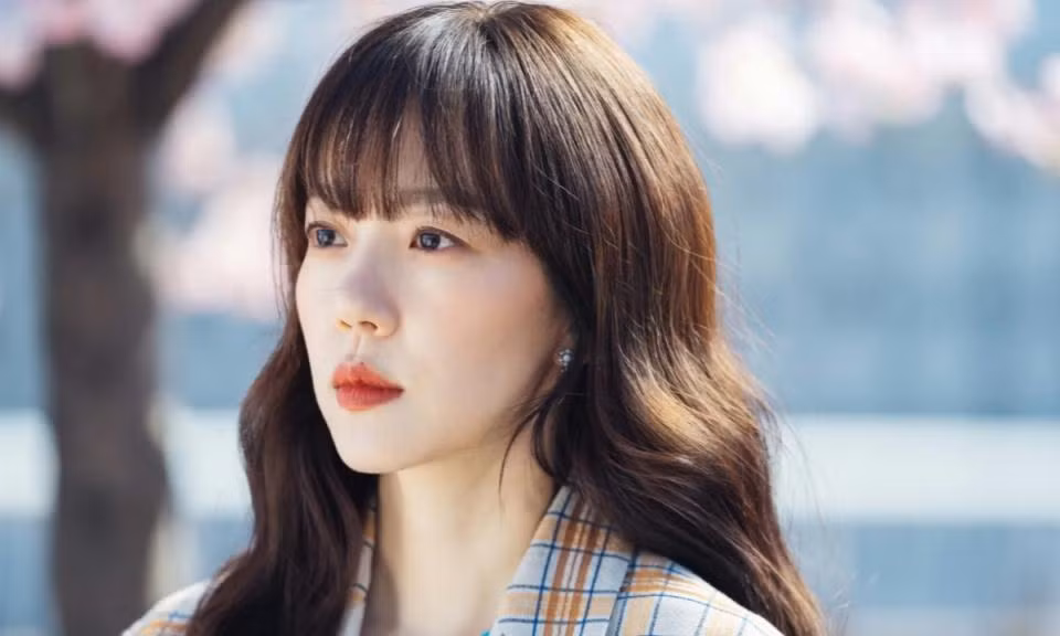 Im Soo Jung vào vai Ji Yoonsoo, một giáo viên toán học có vẻ ngoài ngọt ngào và hơi yếu ớt nhưng bên trong lại rất mạnh mẽ và quyết đoán. Cô là một người yêu thích toán học, luôn động viên các học trò đang bị đè nén bởi áp lực để họ có thể tìm thấy lối đi của riêng mình.