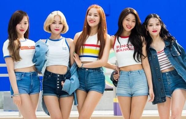 Trước những bằng chứng trên, thái độ của dư luận đã “quay ngoắt 180 độ” với Mina. Họ cho rằng Mina mới chính là kẻ bắt nạt khi cô liên tục đổ lỗi cho người khác về căn bệnh của mình và đã tấn công tâm lý các thành viên AOA bằng mạng xã hội suốt 1 năm qua. Trước những bằng chứng trên, thái độ của dư luận đã “quay ngoắt 180 độ” với Mina. Họ cho rằng Mina mới chính là kẻ bắt nạt khi cô liên tục đổ lỗi cho người khác về căn bệnh của mình và đã tấn công tâm lý các thành viên AOA bằng mạng xã hội suốt 1 năm qua.