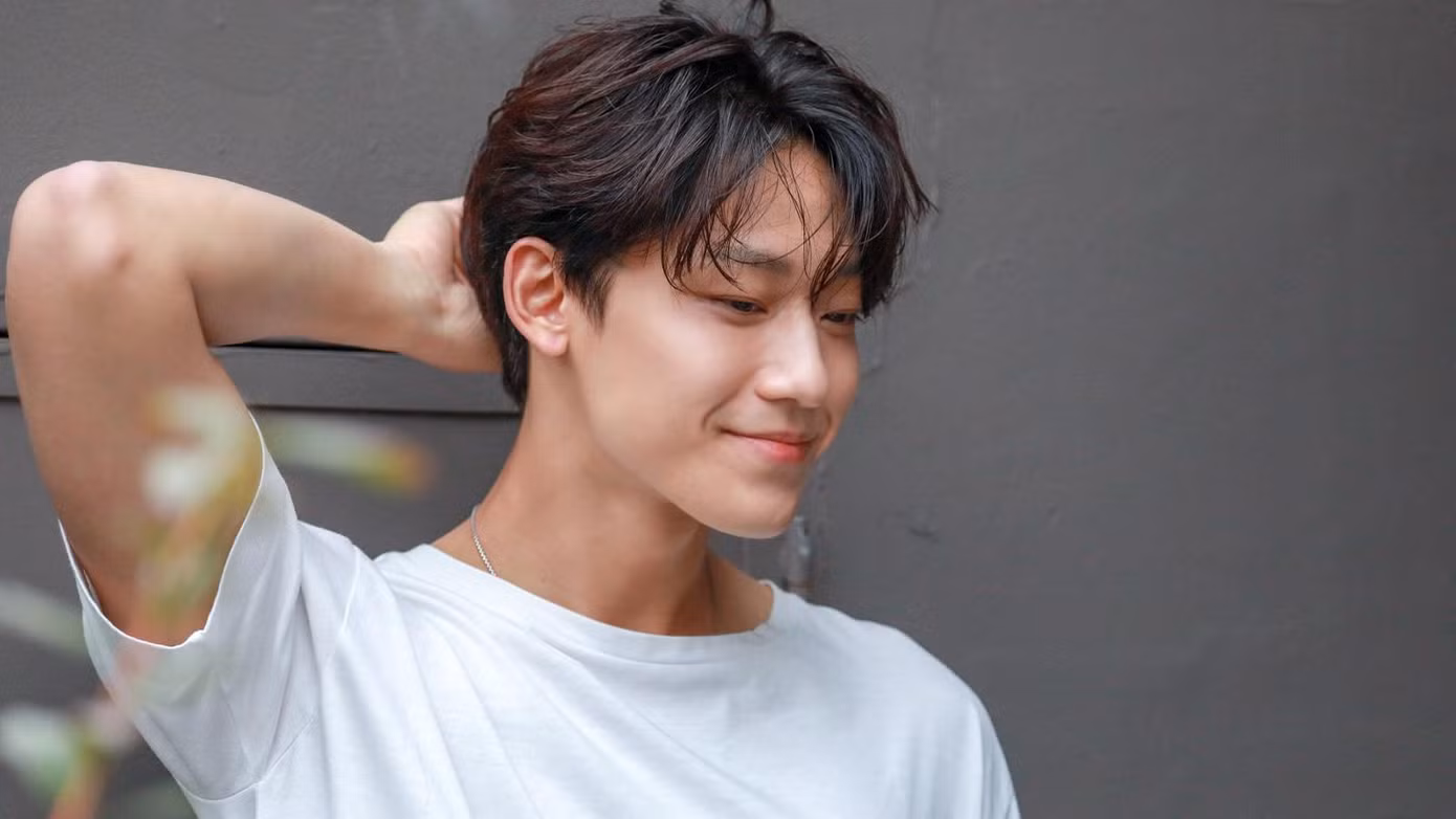 Lee Do Hyun vào vai thiên tài toán học Baek Seungyoo, người cố tình đứng chót trong kì thi tuyển, luôn nói chuyện với đôi mắt vô hồn và thích chụp ảnh một mình. Lý do đằng sau sự thay đổi lớn của Baek Seungyoo là “một nút thắt” hấp dẫn của bộ phim.