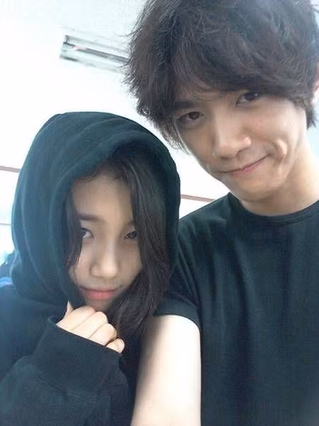 Sung Joon từng khiến dân tình náo loạn vì loạt phim đình đám, đóng cặp với nhiều mỹ nhân của showbiz Hàn và nam diễn viên đã từng có tin đồn hẹn hò với “Tình đầu quốc dân” Suzy.