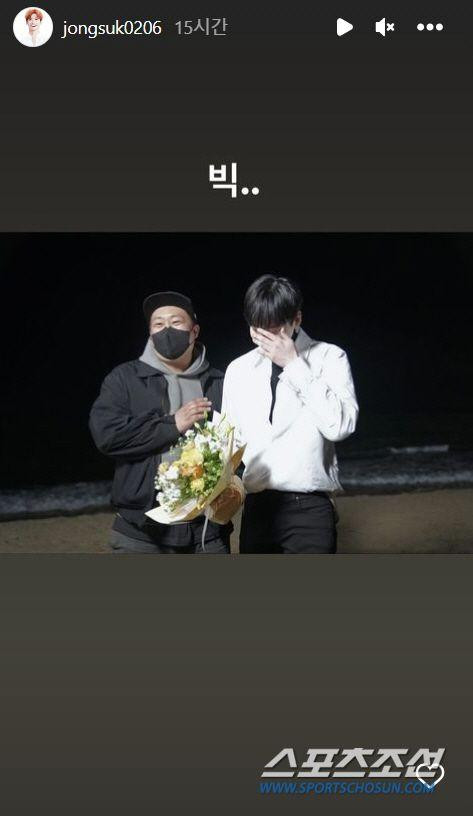 Phóng viên Sports Chosun Lee Jeong-hyuk: "Mọi chỉ trích đều đổ dồn về cái kết cho nhân vật phản diện, nhưng nhìn những giọt nước mắt của người đàn ông này, các bạn sẽ giống tôi mà tha thứ cho điều đó". Phóng viên Sports Chosun Lee Jeong-hyuk: "Mọi chỉ trích đều đổ dồn về cái kết cho nhân vật phản diện, nhưng nhìn những giọt nước mắt của người đàn ông này, các bạn sẽ giống tôi mà tha thứ cho điều đó".