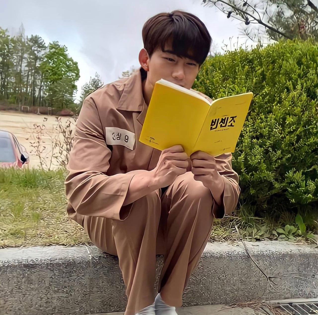 Tập 19 và 20 của “Vincenzo” sẽ được phát sóng lần lượt vào lúc 9 giờ tối ngày 1 và 2 tháng 5. Tập 19 và 20 của “Vincenzo” sẽ được phát sóng lần lượt vào lúc 9 giờ tối ngày 1 và 2 tháng 5.