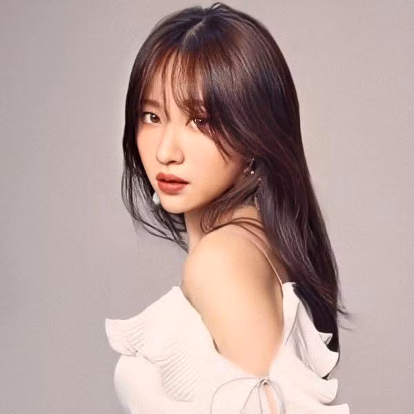 Tình hình càng trở nên nghiêm trọng khi Hani hiện đang trong quá trình quay bộ phim mới – Idol. Cô đã tiếp xúc với rất nhiều nghệ sĩ cũng như nhân viên thuộc đoàn làm phim. Hiện nay, tất cả những người thuộc ê-kíp của Idol bao gồm cả diễn viên đều phải cách ly và xét nghiệm.