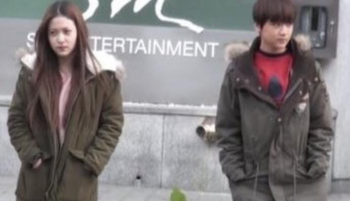 Là đôi bạn thân thiết thời thực tập sinh nhưng Yeri (Red Velvet) và Haechan (NCT) ra ngoài cùng nhau phải đứng cách cả thước và không nhìn đối phương để tránh tin đồn.