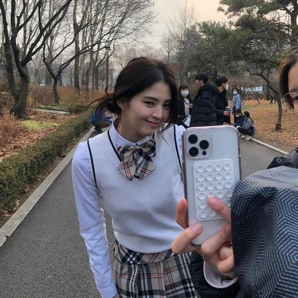 Han So Hee sẽ xuất hiện trong loạt phim gốc Soundtrack # 1 của Disney+, được phát hành trong tháng Ba. Han So Hee sẽ xuất hiện trong loạt phim gốc Soundtrack # 1 của Disney+, được phát hành trong tháng Ba.