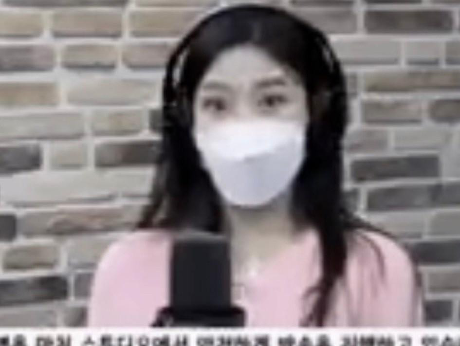 Joy không kiềm chế nổi biểu cảm sau chia sẻ của Kang Ye Won.