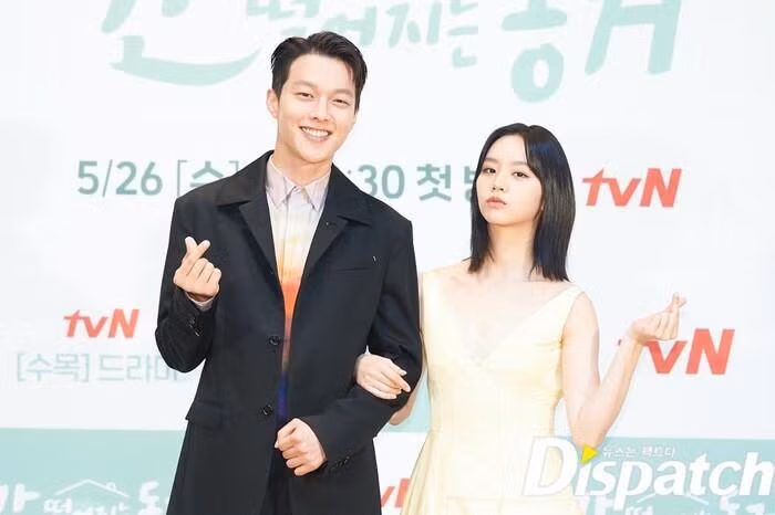 Bất cứ khi nào cùng nhau xuất hiện, Hyeri cùng Jang Ki Yong đều có những hành động “tình bể bình”