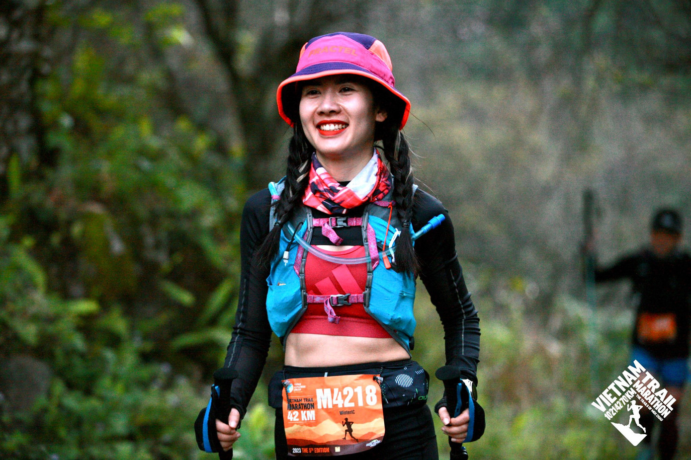 Bế Thanh Nhàn từng chạy 42km trail giải VTM trong 6:44 và hoàn thành FM giải Hà Nội Midnight Marathon trong 4:30