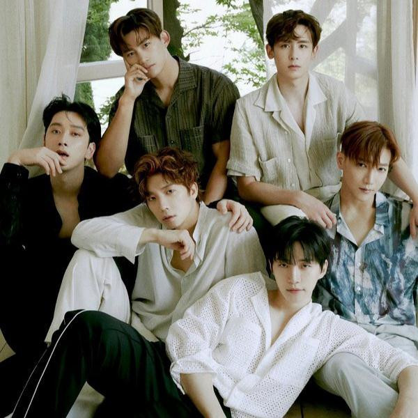 Soyeon đã nhân cơ hội này gửi tặng album solo đến các thần tượng trong mơ của mình. Đặc biệt, cô nàng không chỉ gửi tặng 1 album như thường lệ mà Soyeon đã viết riêng 6 lời nhắn trên 6 album khác nhau để thể hiện sự chân thành và mến mộ của mình với các “Thần tượng quái thú”. Soyeon đã nhân cơ hội này gửi tặng album solo đến các thần tượng trong mơ của mình. Đặc biệt, cô nàng không chỉ gửi tặng 1 album như thường lệ mà Soyeon đã viết riêng 6 lời nhắn trên 6 album khác nhau để thể hiện sự chân thành và mến mộ của mình với các “Thần tượng quái thú”.