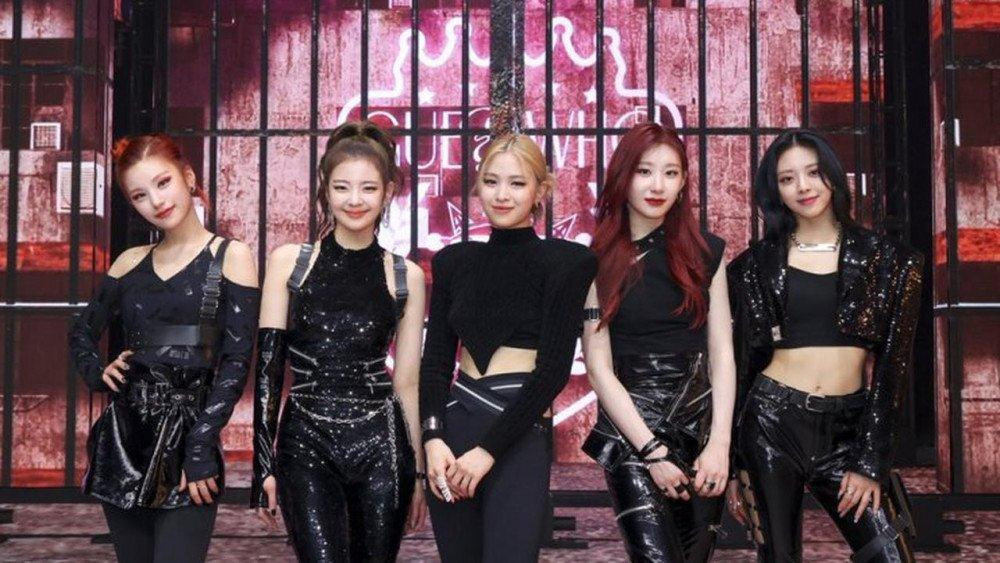 Nhưng Mafia in the morning vẫn mang lại cho ITZY những thành công nhất định. Các cô gái nhận được vô số lời khen về ngoại hình và khả năng vũ đạo cũng như giọng hát ổn định. Album lần này của ITZY cũng đã đạt 260.000 bản đặt trước, thiết lập một kỷ lục mới cho nhóm. Nhưng Mafia in the morning vẫn mang lại cho ITZY những thành công nhất định. Các cô gái nhận được vô số lời khen về ngoại hình và khả năng vũ đạo cũng như giọng hát ổn định. Album lần này của ITZY cũng đã đạt 260.000 bản đặt trước, thiết lập một kỷ lục mới cho nhóm.